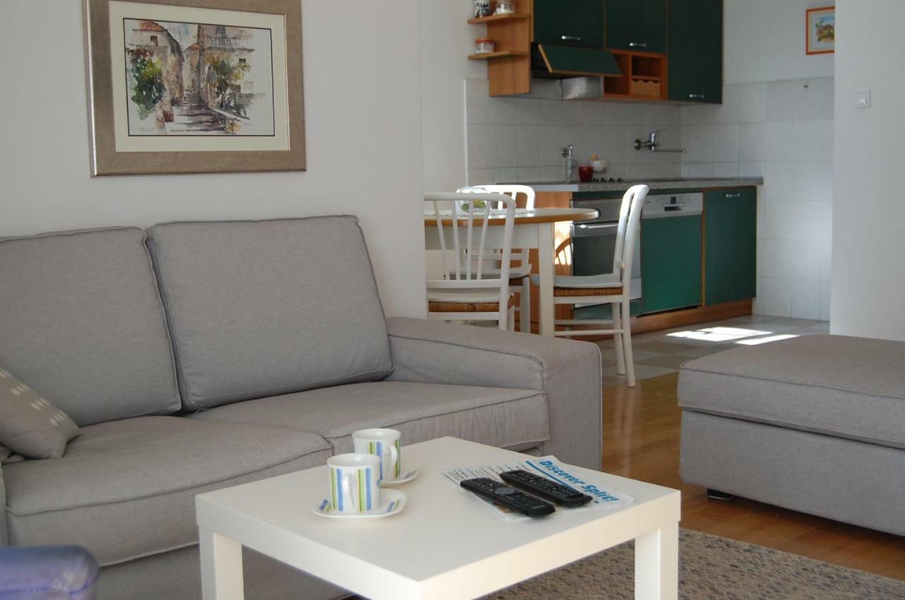 Apartment Definis Spalato Esterno foto