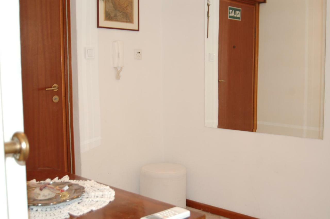 Apartment Definis Spalato Esterno foto