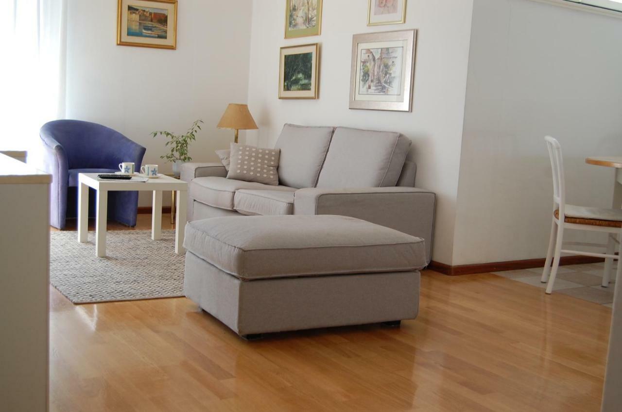 Apartment Definis Spalato Esterno foto