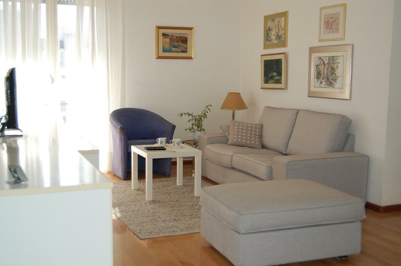 Apartment Definis Spalato Esterno foto