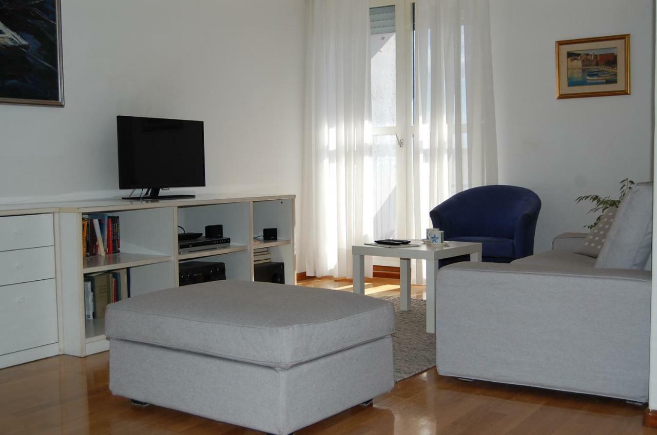 Apartment Definis Spalato Esterno foto